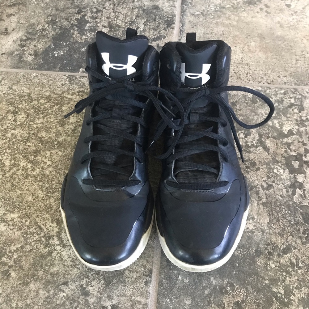 UNDER ARMOUR BASKETBALL SHOES, SIZE YOUTH 7